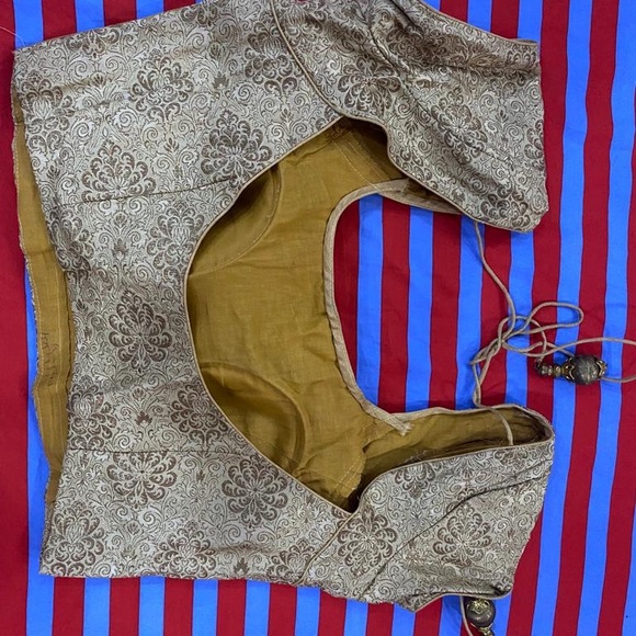 A contrast  Color combination wedding lahenga - Picture 6 of 6